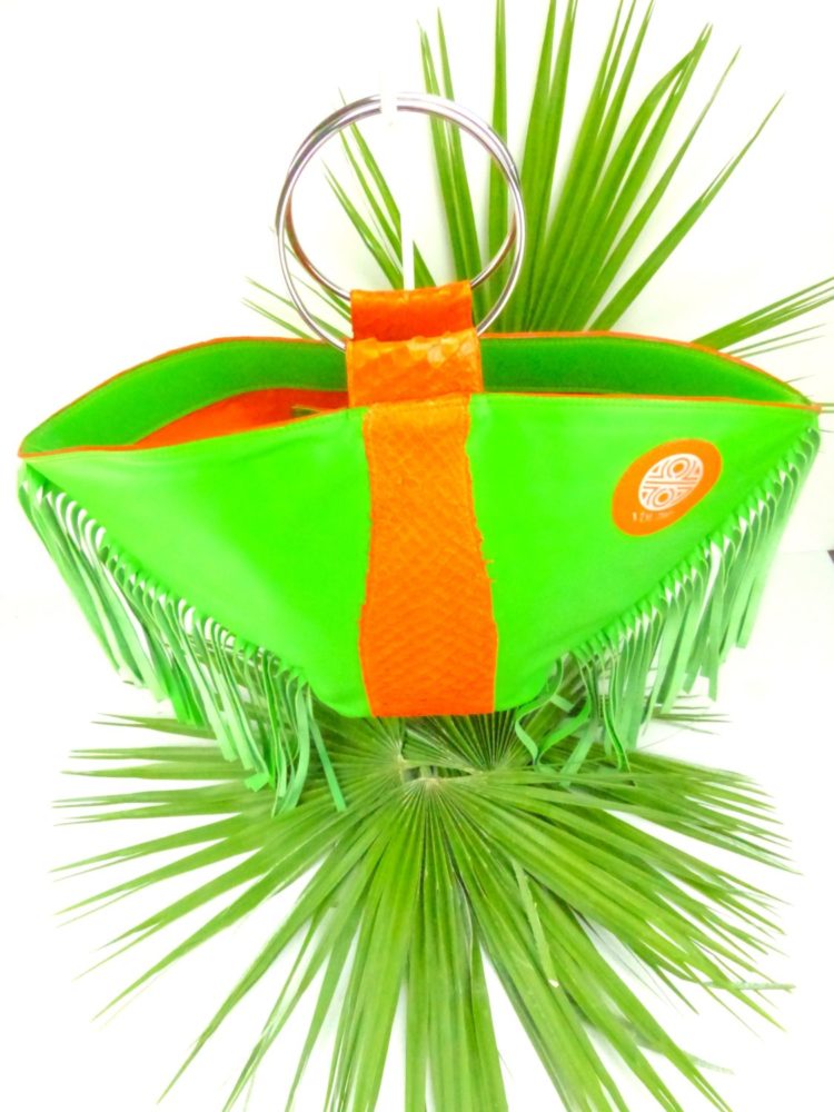 SAC TRIANGLE VERT POMME A FRANGES 11