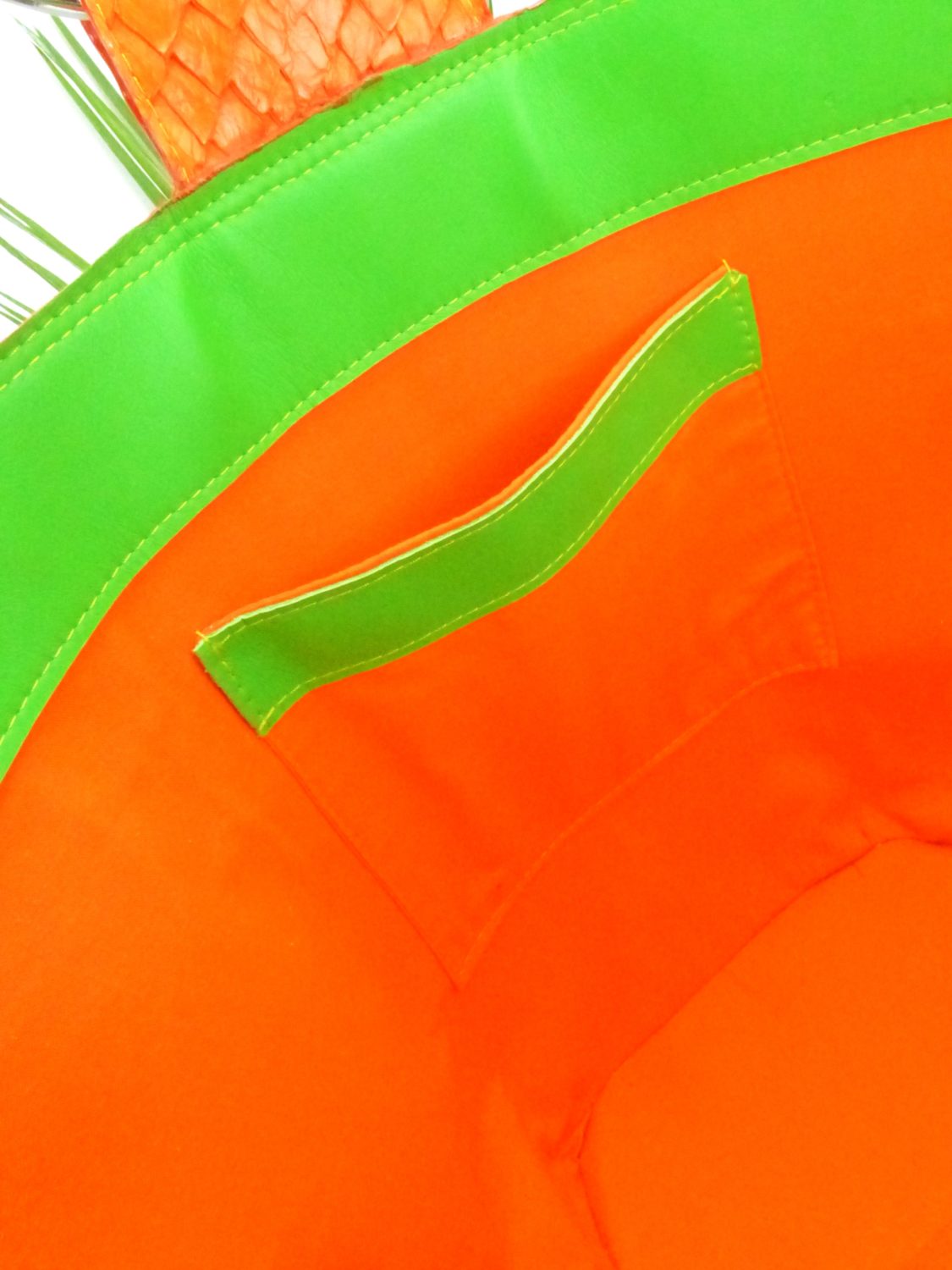 SAC TRIANGLE VERT POMME A FRANGES 5